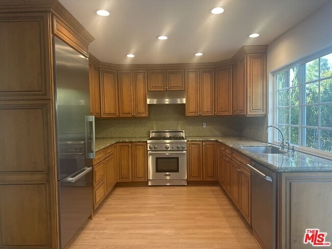 Building Photo - 26065 Redbluff Dr