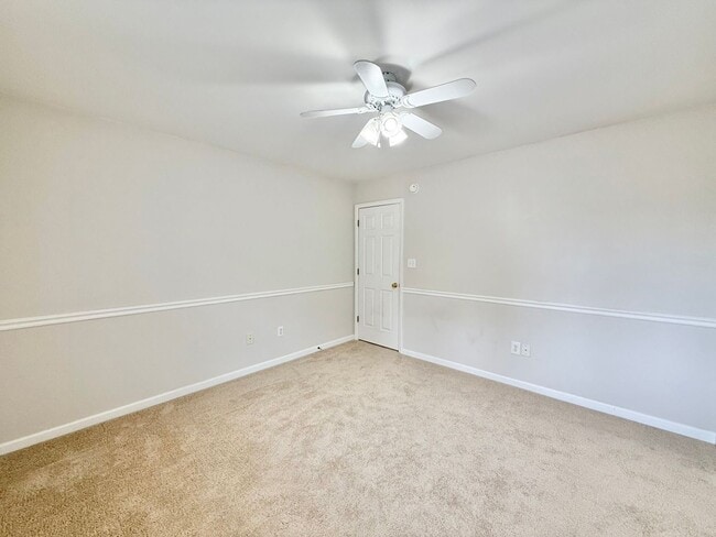 Building Photo - Charming 2BD, 2.5BA Apex Townhome in a Pri...