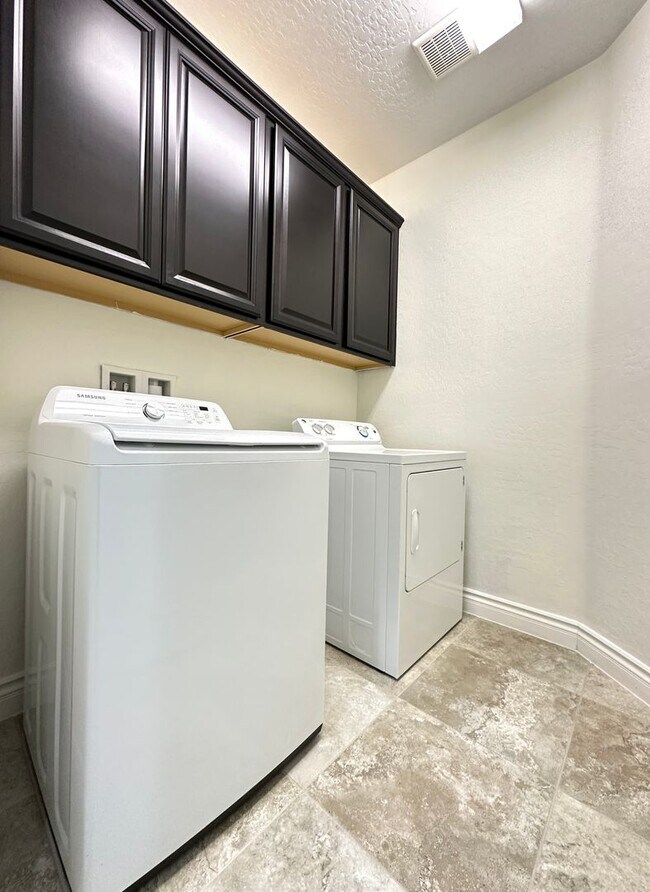 Building Photo - Lantern Gardens