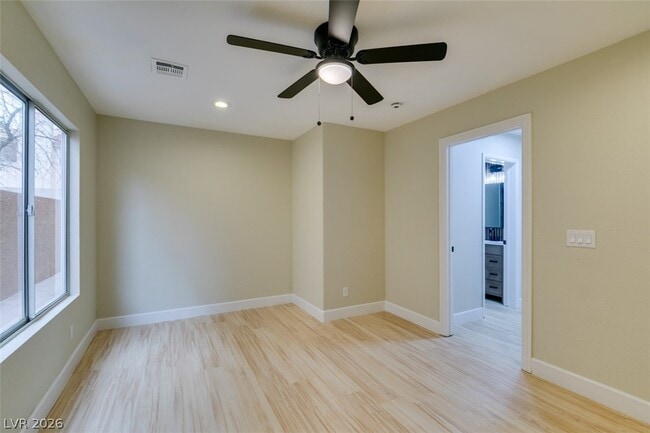 Building Photo - 821 Long Branch Dr