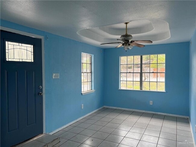 Building Photo - 1015 Martinez St