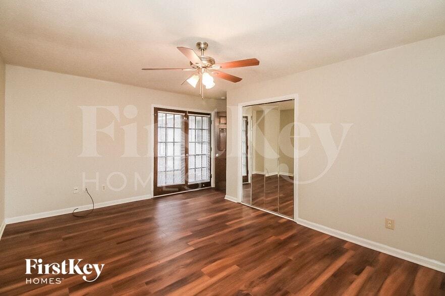 Building Photo - 1592 Envoy Pl