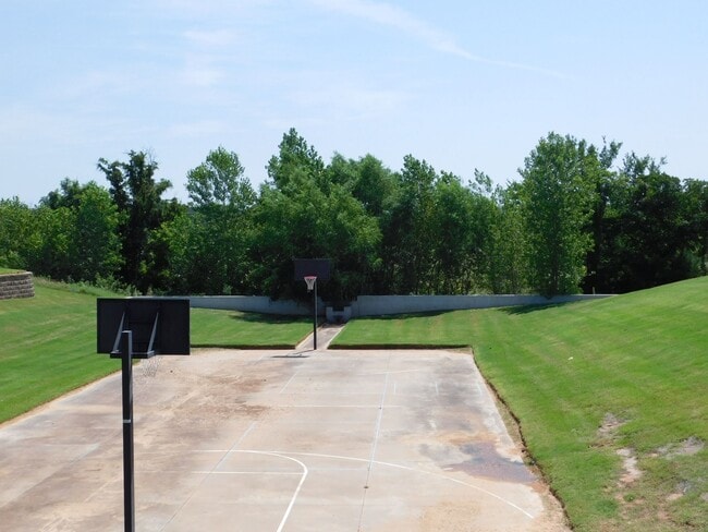 Building Photo - 4 Bedroom, 3 Bathroom Single Story in East Edmond With Storm Shelter