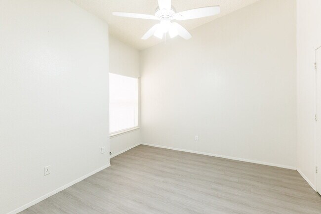 Building Photo - Whisperwood Duplex