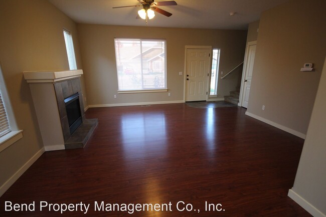 Building Photo - 4 br, 2.5 bath House - 2884 SW Obsidian Lane