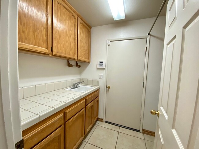 Building Photo - $2,295.00-  3 Bedroom Bullard & Fowler, Cl...