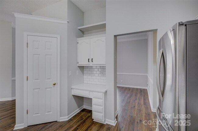 Building Photo - 7017 Scuppernong Ct