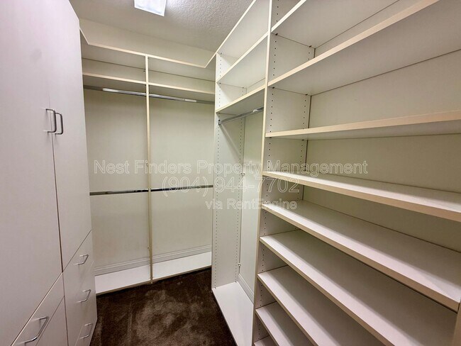 Building Photo - 330 N Shore Cir