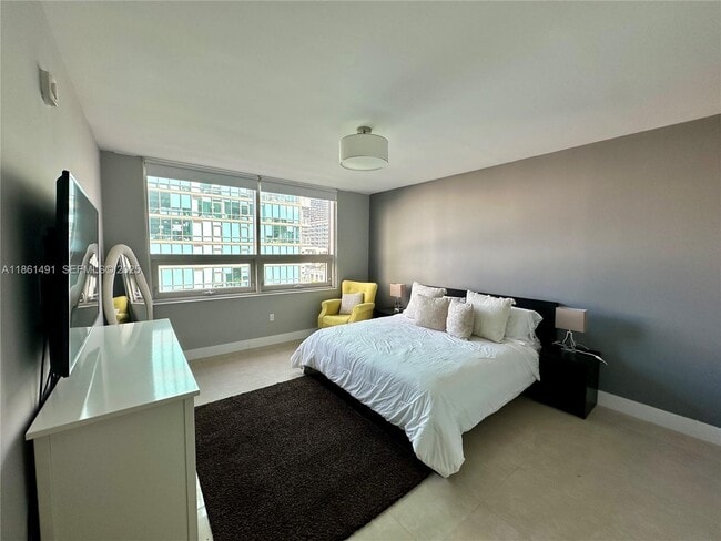 Building Photo - 3250 NE 1st Ave