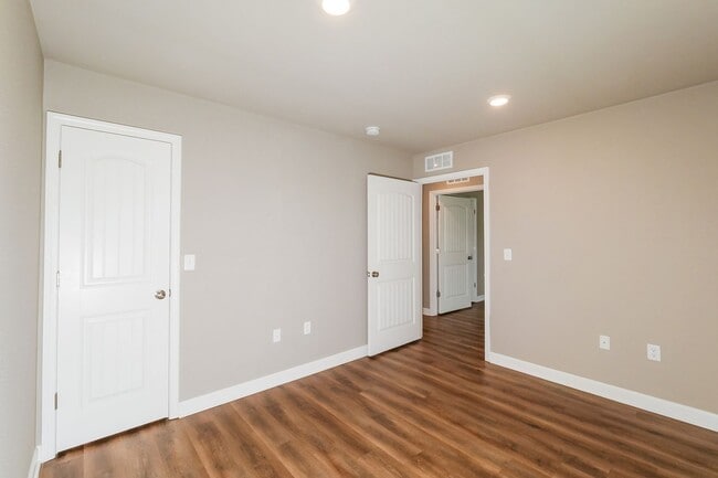 Building Photo - 3 BR/2BA | Newly Renovated Single Family Home | 1-Car Garage | Front yard!