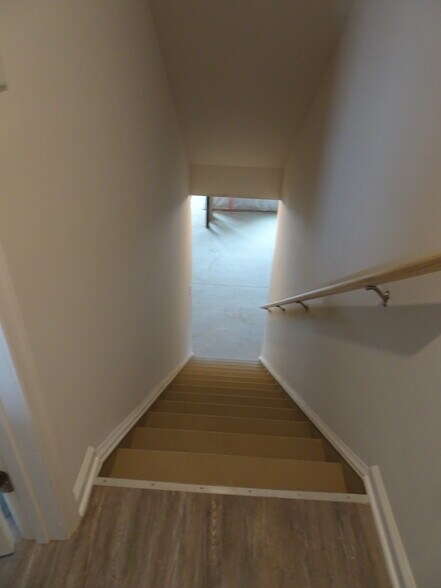 Building Photo - 185 Sandstone Cir