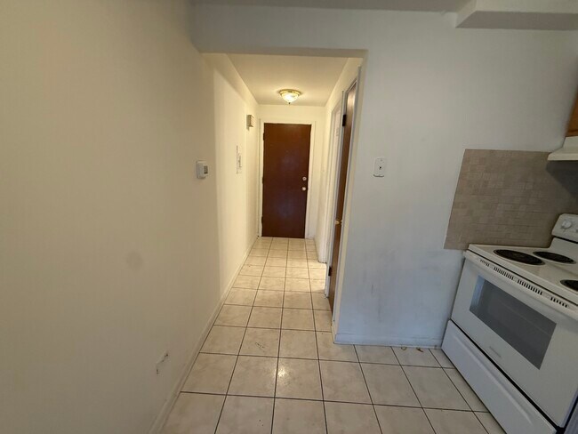 Building Photo - 9595 Maple Dr