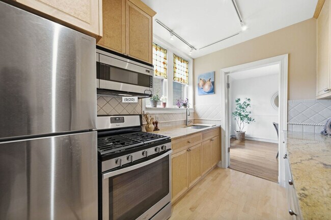 Building Photo - 6751 N Artesian Ave