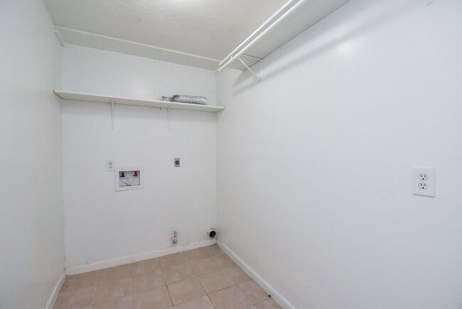 Building Photo - 14418 Royal Hill Dr