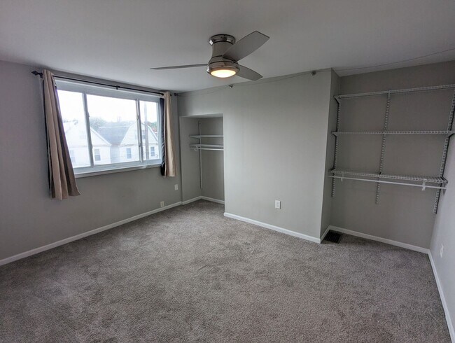 Building Photo - Spacious 3 bedroom 2.5 Bathroom Single Family Home (Mt Washington)