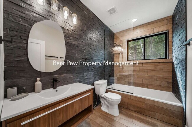 Building Photo - Gorgeous Home on Bear Mountain!