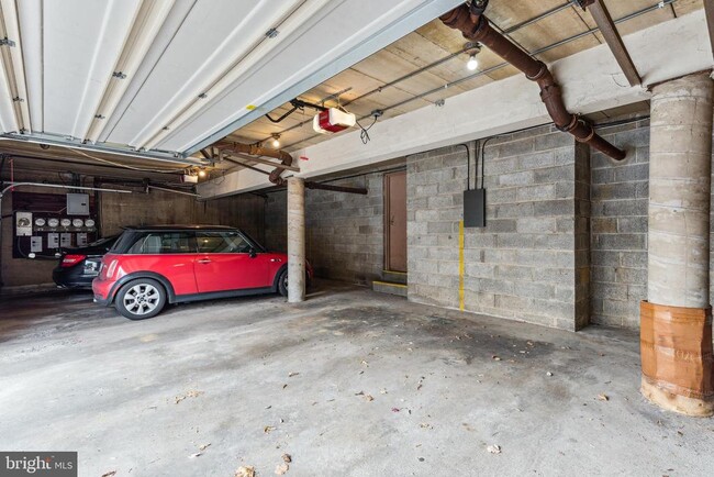 Building Photo - 1334 Montgomery Ave