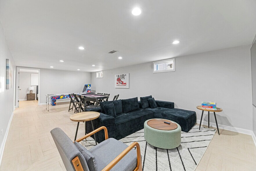 Building Photo - 3457 Main St