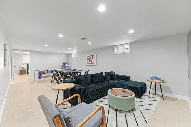 Building Photo - 3457 Main St