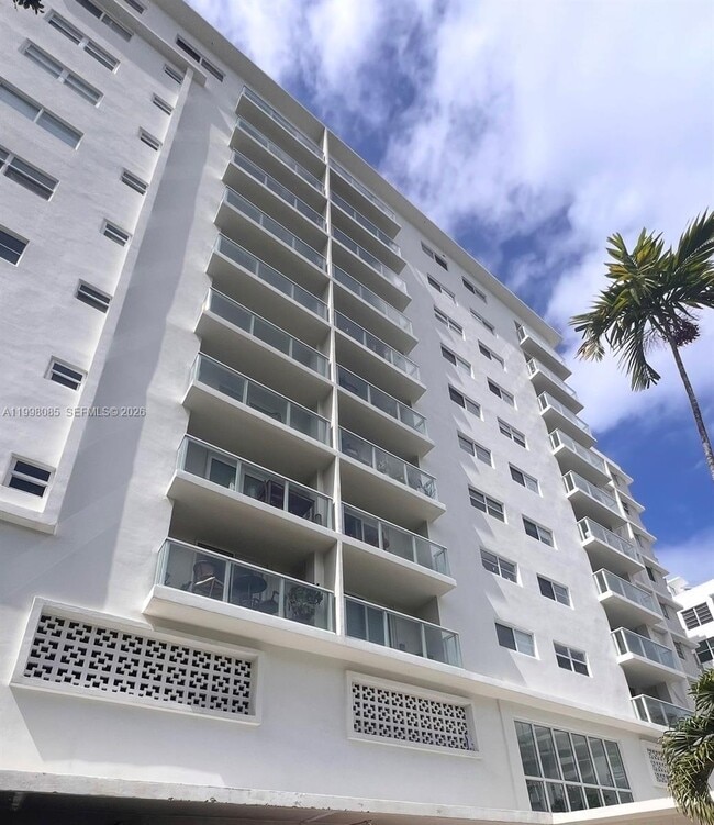 Building Photo - 1750 James Ave