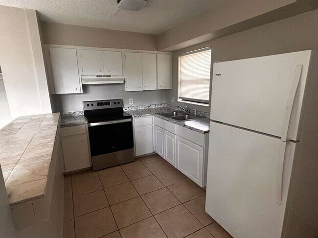 Building Photo - Stunning Updated Home with Large Fenced Yard