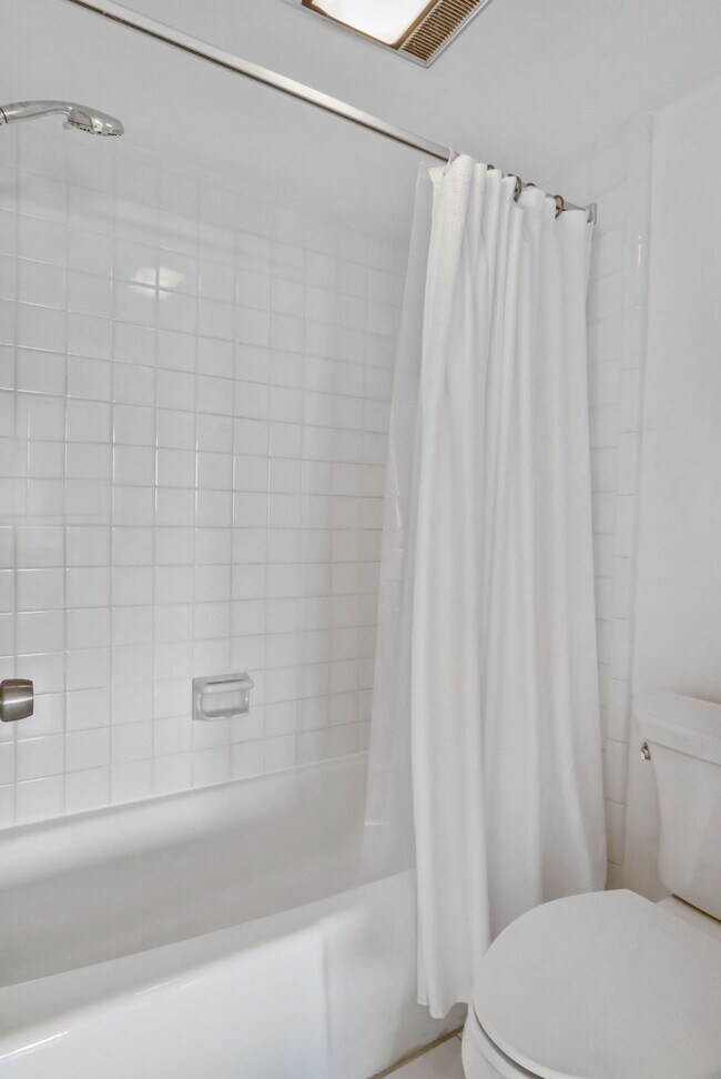 Building Photo - 225 Beach Rd