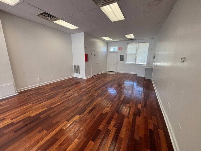 Building Photo - 6116 W Roosevelt Rd