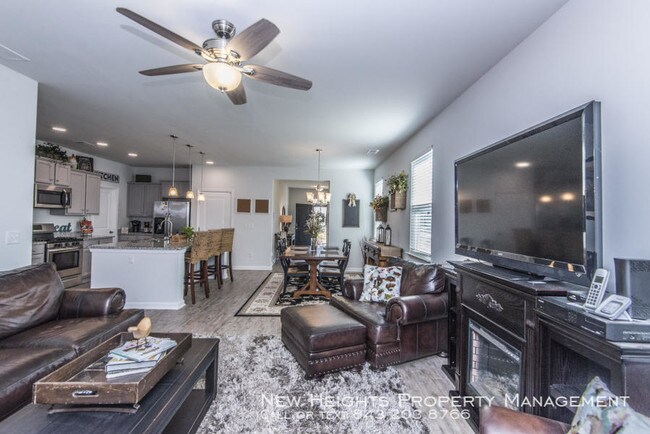 Building Photo - Gorgeous home in McKewn neighborhood!