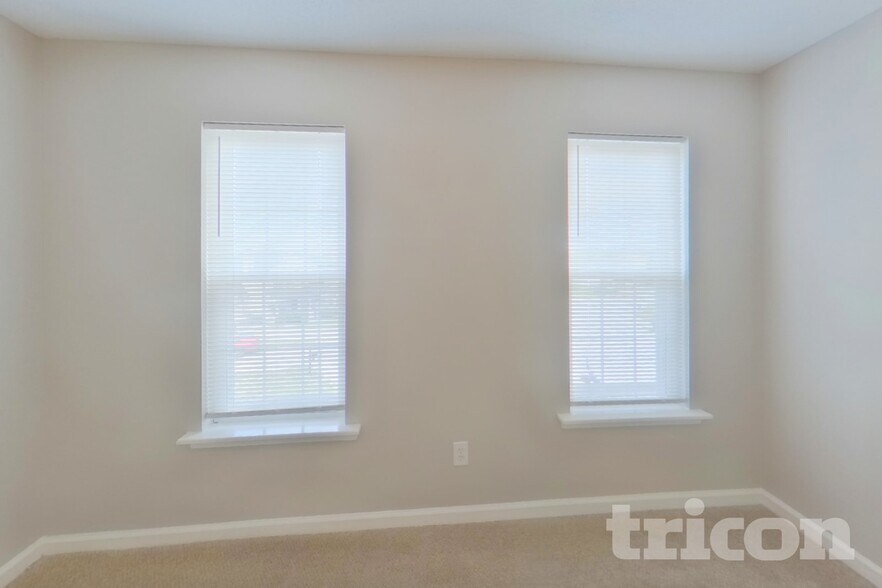 Building Photo - 163 Brooksong Dr