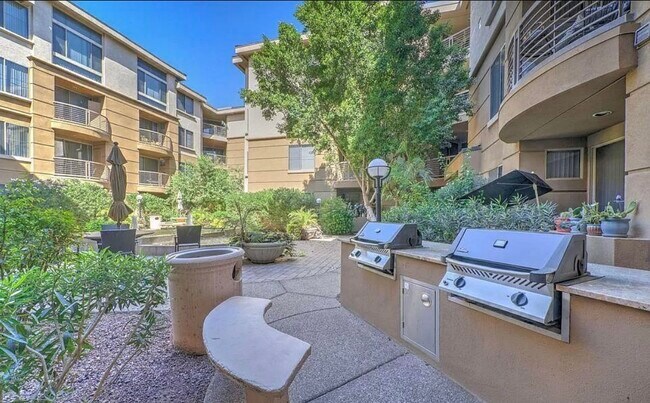 Building Photo - 1701 E Colter St