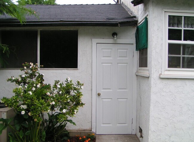 Building Photo - 16931 Schoolcraft St