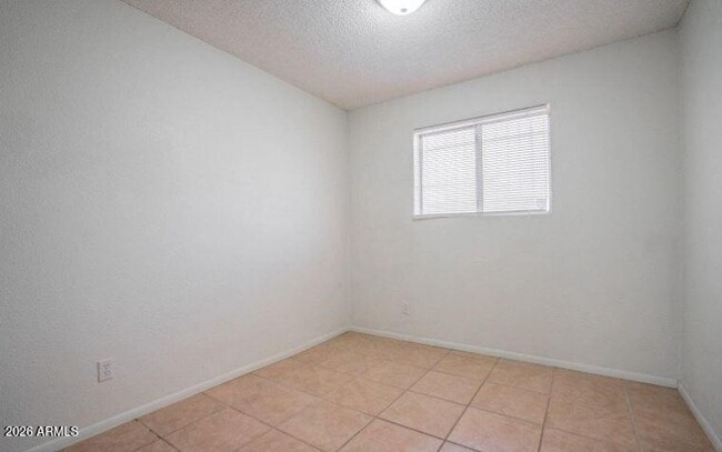 Building Photo - 511 N Brown Ave