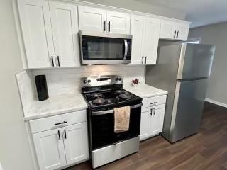 Building Photo - 452 Lexington Dr