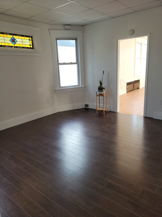 Dining Room - 915 Kilsyth Rd