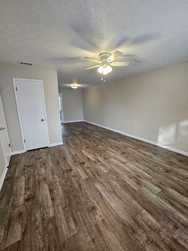 Building Photo - Efficient Townhome w/Spacious Floorplan & Convenient to Tyndall AFB! *SPECIAL: 1/2 OFF 1st Month'...