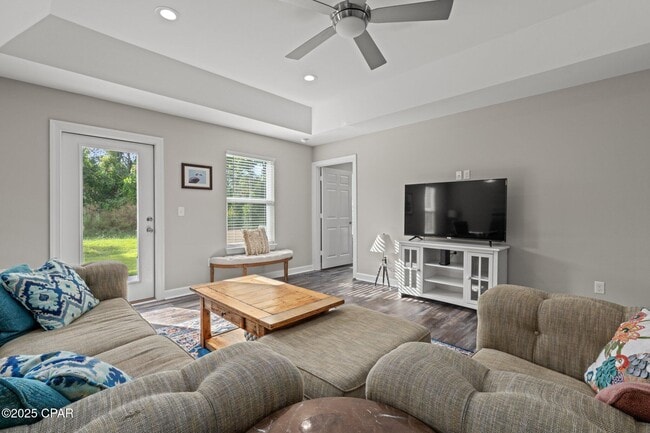 Building Photo - 1709 Hickory Ave