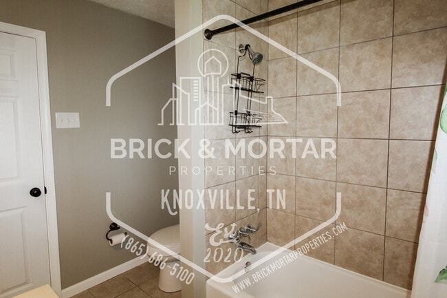 Building Photo - 3201 Brooks Ave