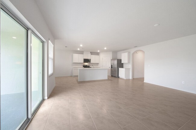 Building Photo - Spacious 4BR House in Port Saint Lucie