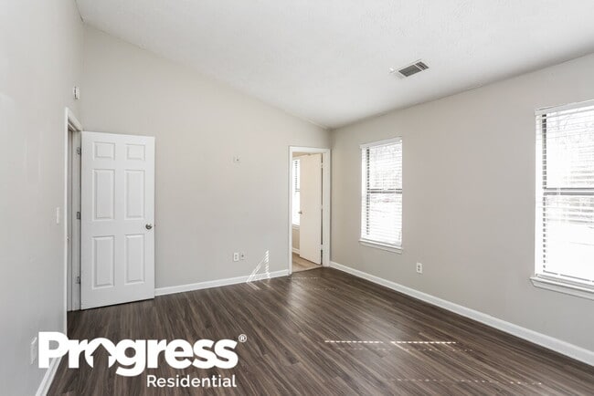 Building Photo - 792 Greenhedge Dr