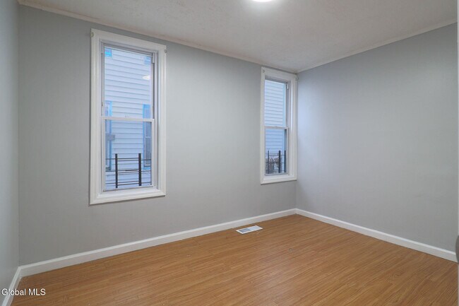 Building Photo - 111 Duane Ave