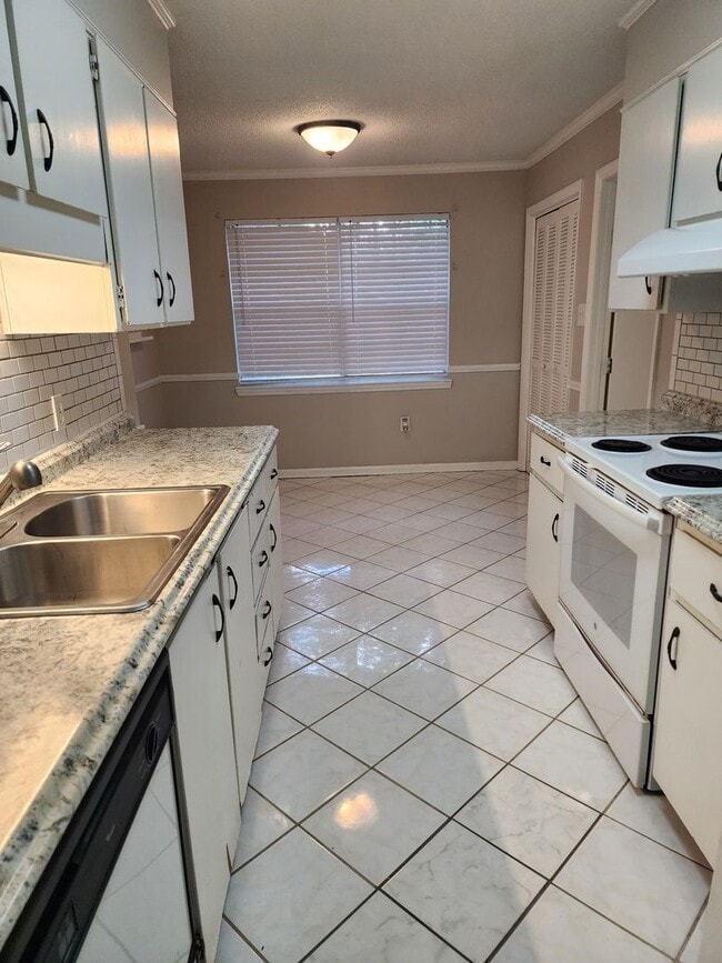 Building Photo - **Available in February " Charming 3 Bedroom 2 Bath Home in Georgetown!