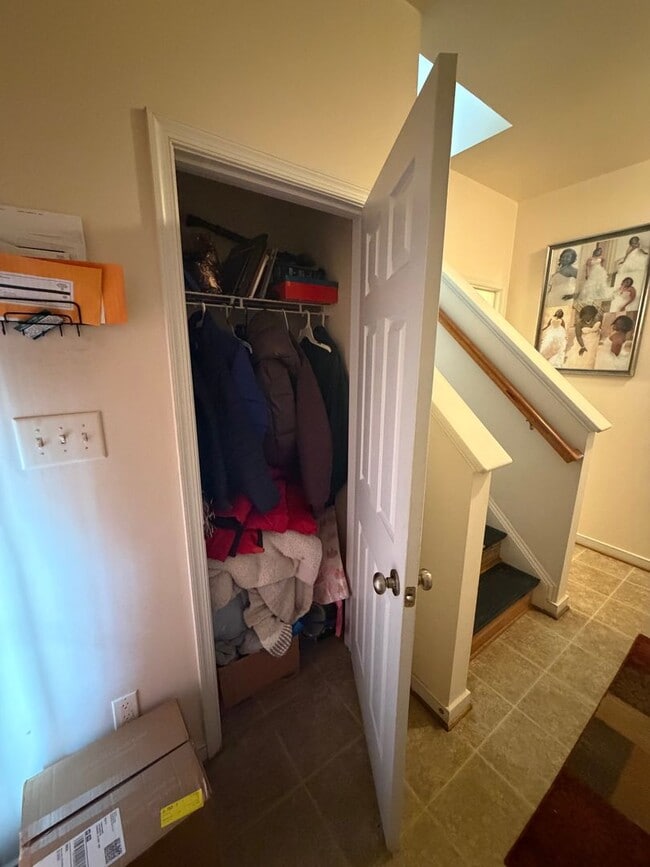 Building Photo - 3 Bdrm/2.5 Bth Home Located Close to I-95