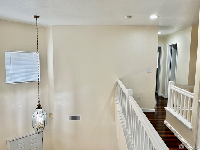 Building Photo - 1713 Crater Peak Way