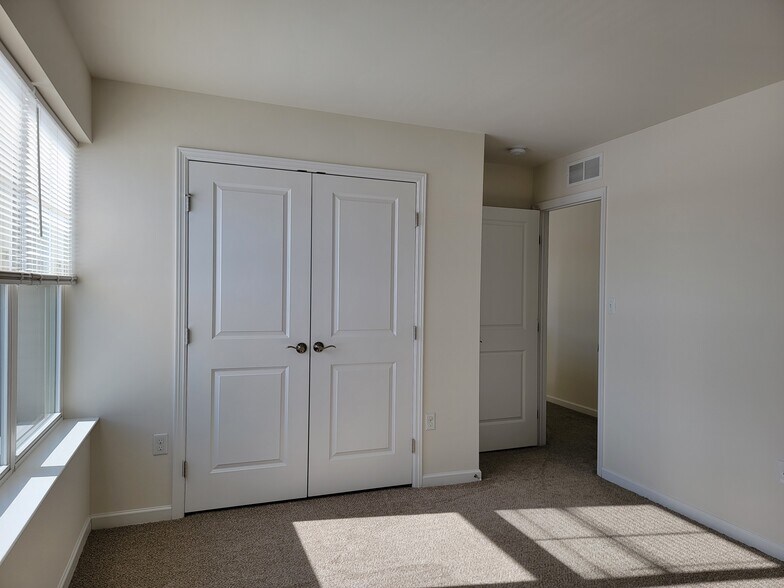 Building Photo - 68 Rollins Ln
