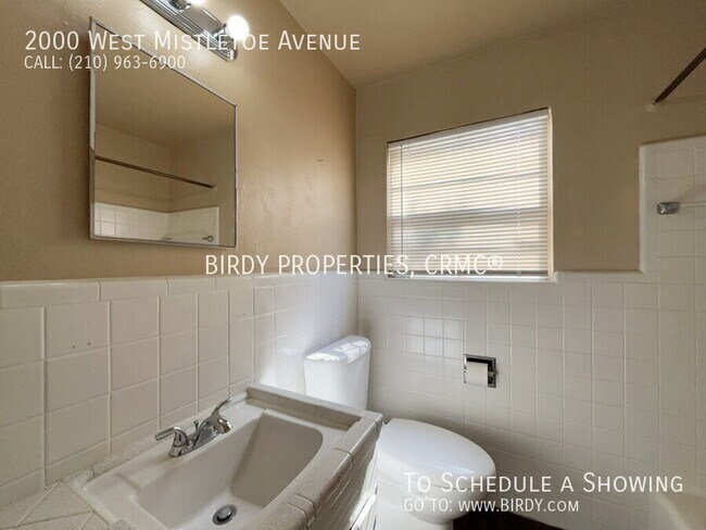 Building Photo - 2000 W Mistletoe Ave