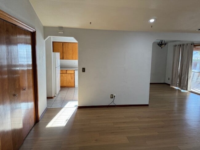 Building Photo - 3-BEDROOM HOME LOCATED ON QUIET CUL-DE-SAC- GARAGE CONVERTED TO ANOTHER ROOM OR STORAGE USE