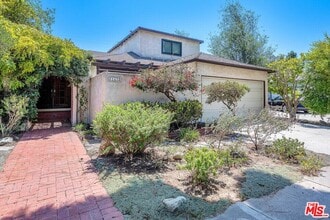 Building Photo - 11472 Diller Ave