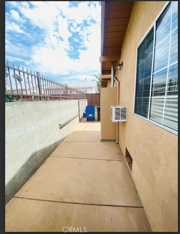 Building Photo - 317 N Coronado St