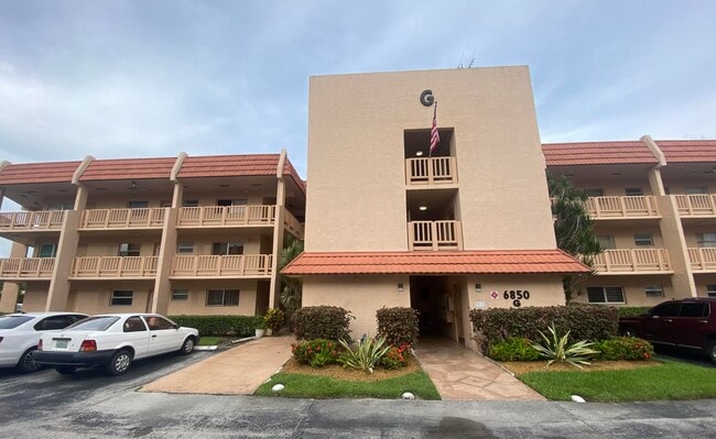 Building Photo - 6850 Royal Palm Blvd