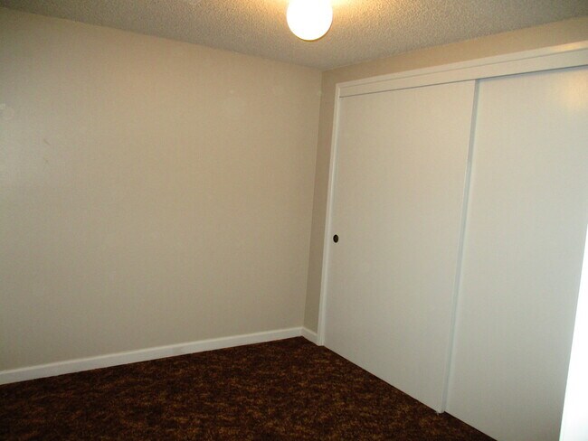 Building Photo - Wow!! 2 Master Suites